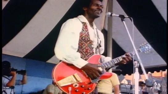 Chuck Berry — In The Wee, Wee Hours (I Think Of You) = Live At The Toronto Peace Festival 1969