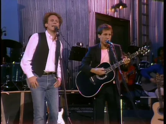 Simon And Garfunkel — 3. America 4. Me And Julio Down By The Schoolyard • The Concert In Central Park