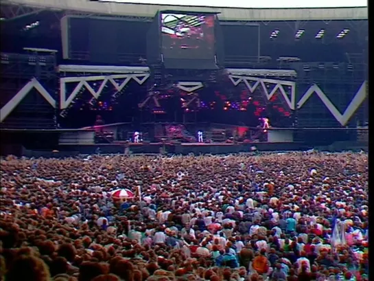 Queen — Tear It Up • Live At Wembley Stadium