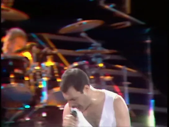 Queen — I Want To Break Free • Live At Wembley Stadium