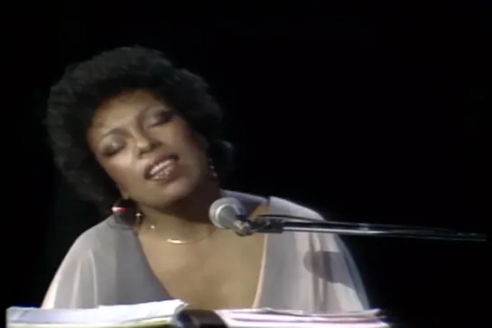 Roberta Flack — Killing Me Softly With His Song • Live In Concert