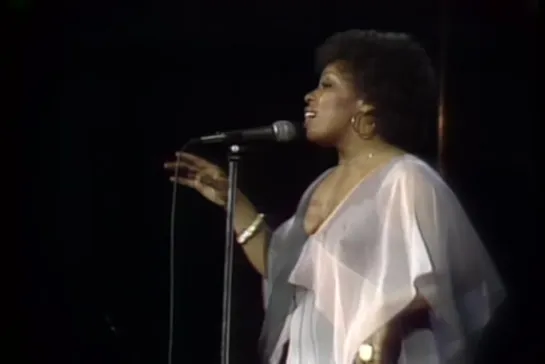 Roberta Flack — Why Don't You Move In With Me • Live In Concert