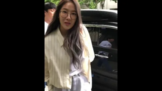 [FANCAM] 181005 Soyou on the way to Music Bank