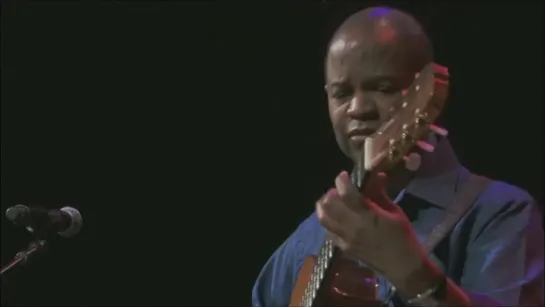 Earl Klugh - This Time / Mirabella (Live at Madison Square Garden in New York City on 12 April 2013)