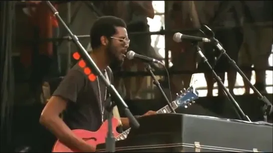 Gary Clark Jr. - Bright Lights (Live at Crossroads Guitar Festival, Toyota Park in Bridgeview, Illinois on 26 June 2010)