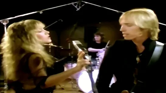 Stevie Nicks & Tom Petty and the Heartbreakers - Stop Draggin' My Heart Around (Official Music Video) © 1981