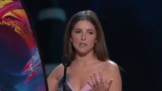 Anna Kendrick Wins The Choice Comedy Actress _ TEEN CHOICE