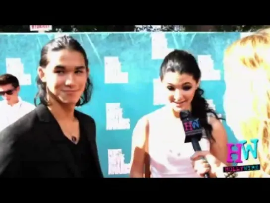 Booboo & Fivel Stewart Interview- MTV Movie Awards 2012