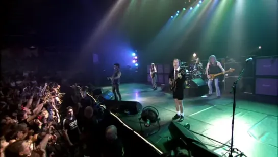 AC/DC — Shoot To Thrill • Live At The Circus Krone