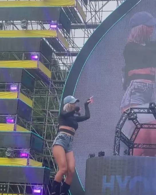 [FANCAM] 220813 HYOLYN - Loving U @ Water Bomb (Suwon)