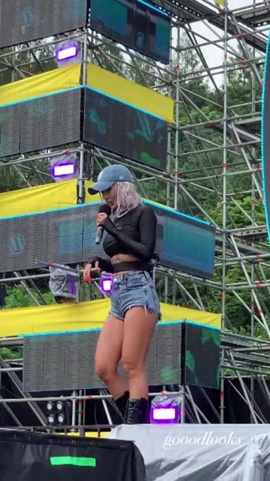 [FANCAM] 220813 HYOLYN - Loving U @ Water Bomb (Suwon)