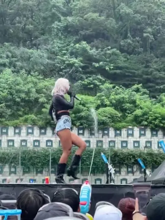 [FANCAM] 220813 HYOLYN - Blue Moon @ Water Bomb (Suwon)