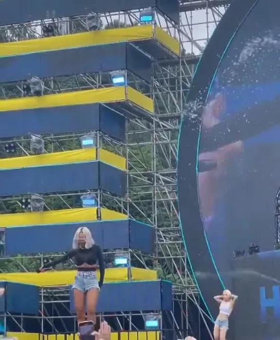 [FANCAM] 220813 HYOLYN - Blue Moon @ Water Bomb (Suwon)