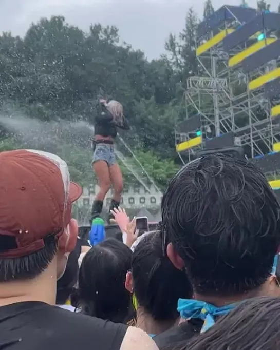 [FANCAM] 220813 HYOLYN - Blue Moon @ Water Bomb (Suwon)