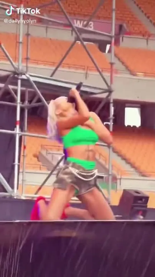 [FANCAM] 220723 HYOLYN - SHAKE IT @ WATER BOMB in Daegu