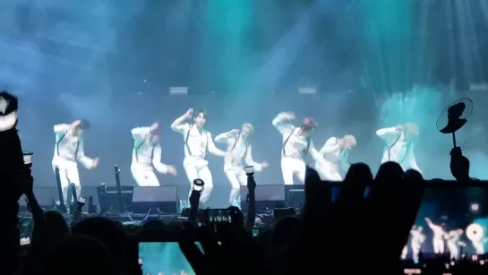 [VK][180620] MONSTA X - Crazy in Love @ THE 2ND WORLD TOUR 'The Connect' in Amsterdam