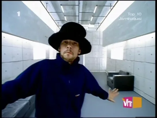 Jamiroquai — Virtual Insanity (Travelling With Out Moving 1996)