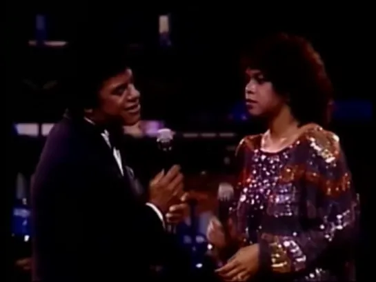 Johnny Mathis  — Too Much, Too Little, Too Late (with Deniece Williams) • Live in Chicago