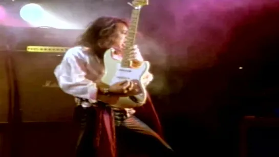 YNGWIE MALMSTEEN : Carry On A Wayward Son (HD)