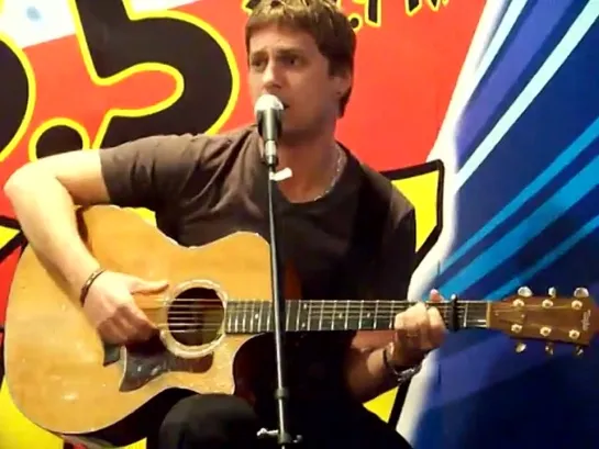 Rob Thomas Performs Lonely No More in KRZ Spotlight Lounge 4-7-10