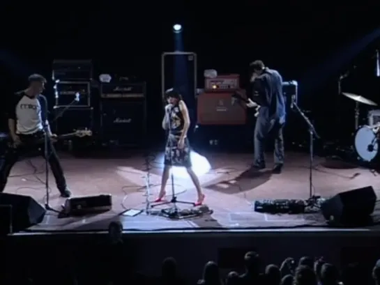 PJ Harvey — Uh Huh Her • On Tour - Please Leave Quietly