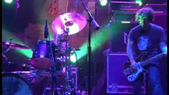 Dinosaur Jr. – Raisans – Bug Live At 930 Club In The Hands Of The Fans