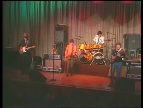 The Ventures — Slaughter On 10th Avenue • (In Concert) Hawaii Five-O