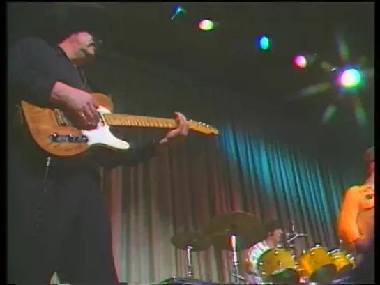 The Ventures — Driving Guitars - Ventures Twist • (In Concert) Hawaii Five-O