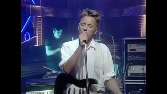 New Order - True Faith @ Top Of The Pops, UK (06.08.1987)