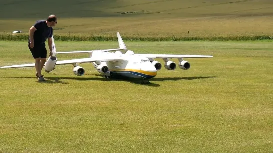 NICE FLIGHT AND HARD LANDING ! GIGANTIC 93KG XXXL RC ANTONOV AN-225 MRIJA SCALE