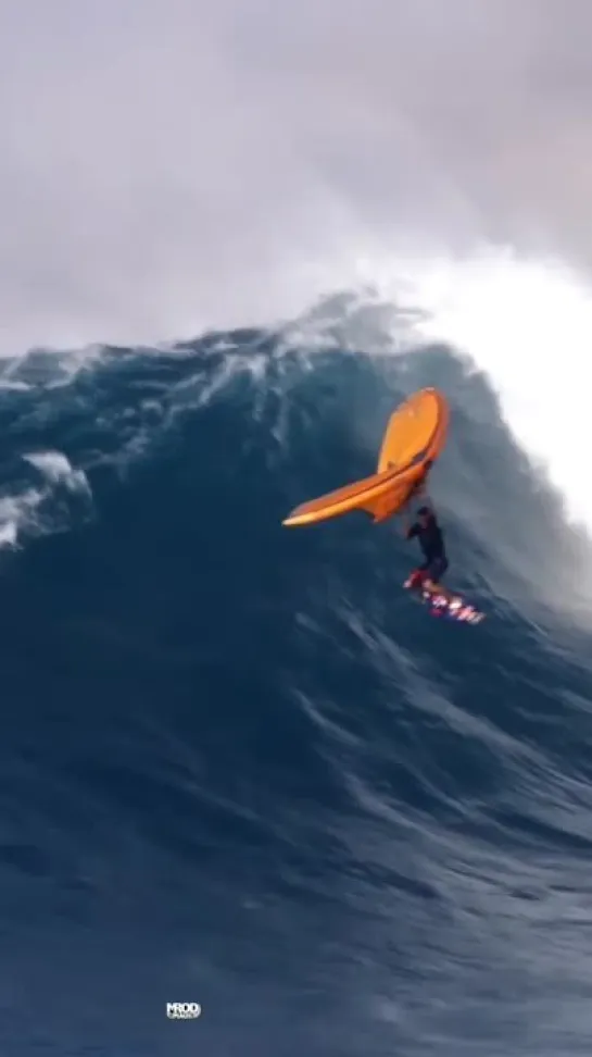 Kai Lenny - Pe'ahi Maui Hawaii #bigwave #surfer