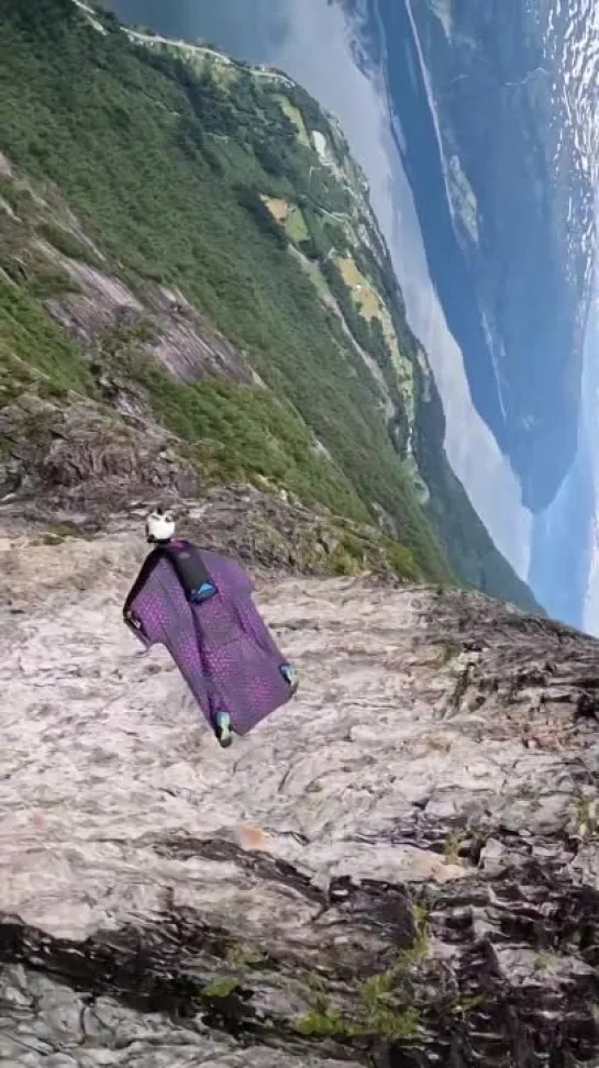 wingsuit flying / полёт в плаще