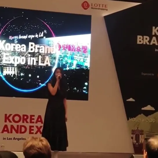 [FANCAM] 191203 SOYOU - Rain @ Korea Brand Expo in LA