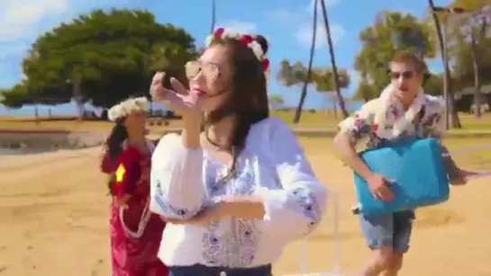 171115 Somi x Family cf - American Tourister