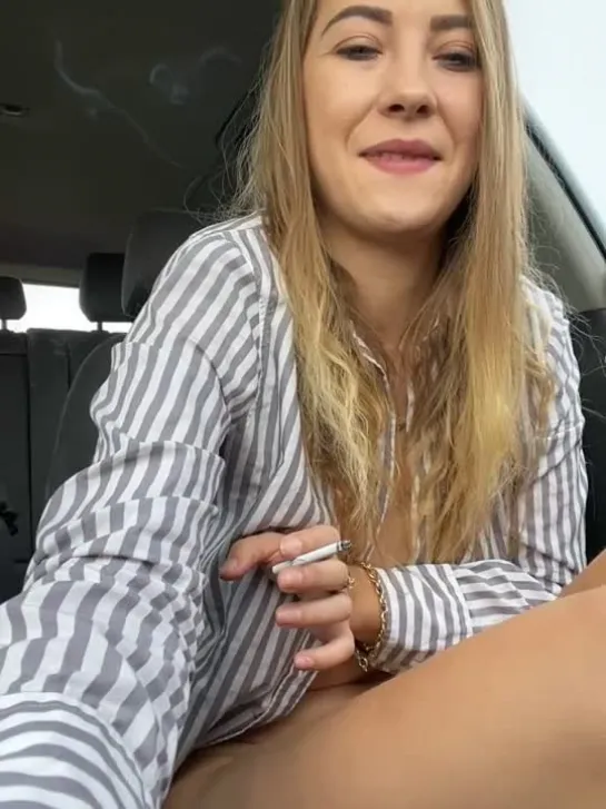 Risky_girl-car smoke and masturbate