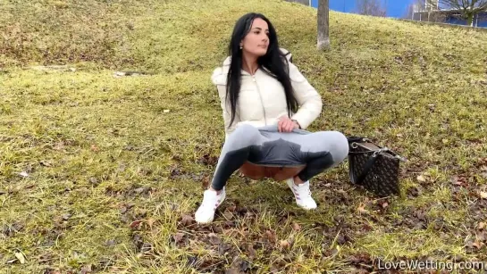 Silvia Black 36 pee pissing solo