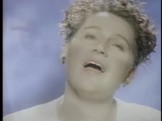 Cocteau Twins — Carolyn's Fingers • Blue Bell Knoll