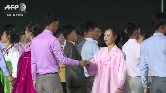 Pyongyang military celebration ends with mass danc