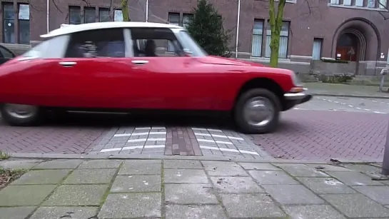 Citroen DS - hydropneumatic suspension and speed bump