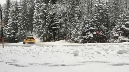 Audi RS4 Snow Drift