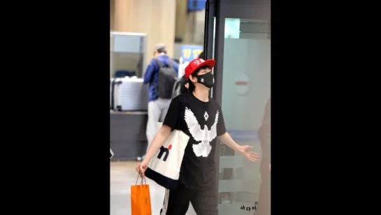 180429 Incheon Airport - - Heechul 김희철 희철 - - [Wanshboom] - -