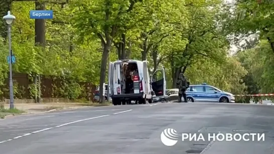 В БЕРЛИНЕ ПРОИЗОШЛО НАПАДЕНИЕ НА ДОМ, ГДЕ ЖИВУТ С СЕМЬЯМИ ЖУРНАЛИСТЫ РОССИЙСКОГО АГЕНТСТВА РИА НОВОСТИ.