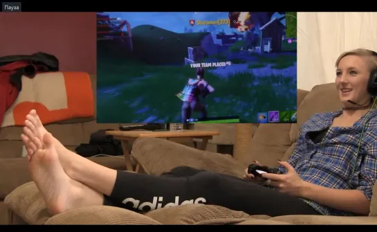 Beautiful girl plays "Fortnite" and shows off her tender feet and heels =) Part 1