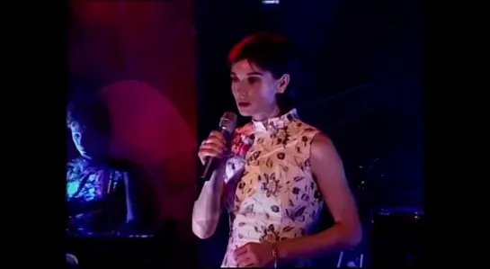 Sinéad O'Connor - This is to Mother You @ Tops of the Pops, 1997