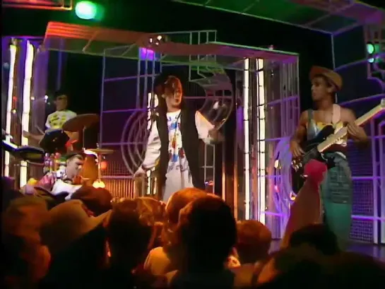 Culture Club - Do You Really Want to Hurt Me + Zoo [dance troupe, Sharon Redd - Never Give You Up] @ Top Of the Pops 1982