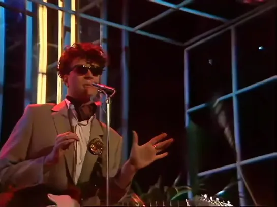 Blancmange - Living on the Ceiling @ Top Of the Pops 4th November 1982