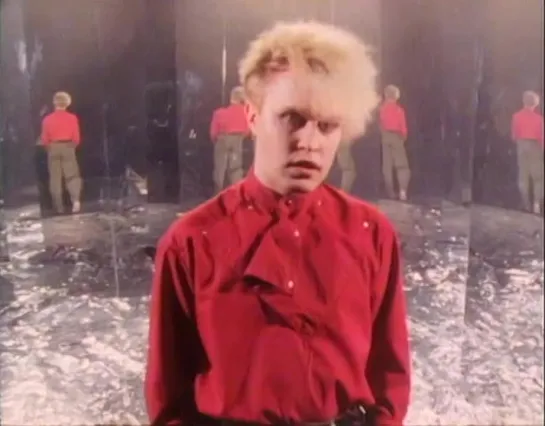 A Flock Of Seagulls – I Ran (So Far Away)