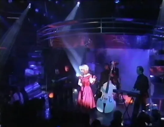 Julee Cruise - Falling @ Top of the Pops, 22.11.1990