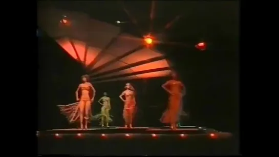 Legs & Co [dance troupe] @ Jean Michel Jarre - Oxygène 4 - Top Of The Pops 1976