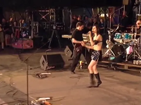 PJ Harvey @ Reading 2001 (The Whores Hustle And The Hustlers Whore, This Wicked Tongue, Losing Ground)